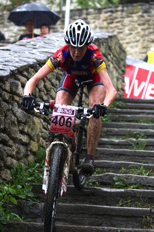 Martina za lij�ku na schodech