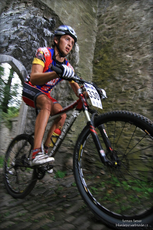 Roman v dynamick�m z�b�ru